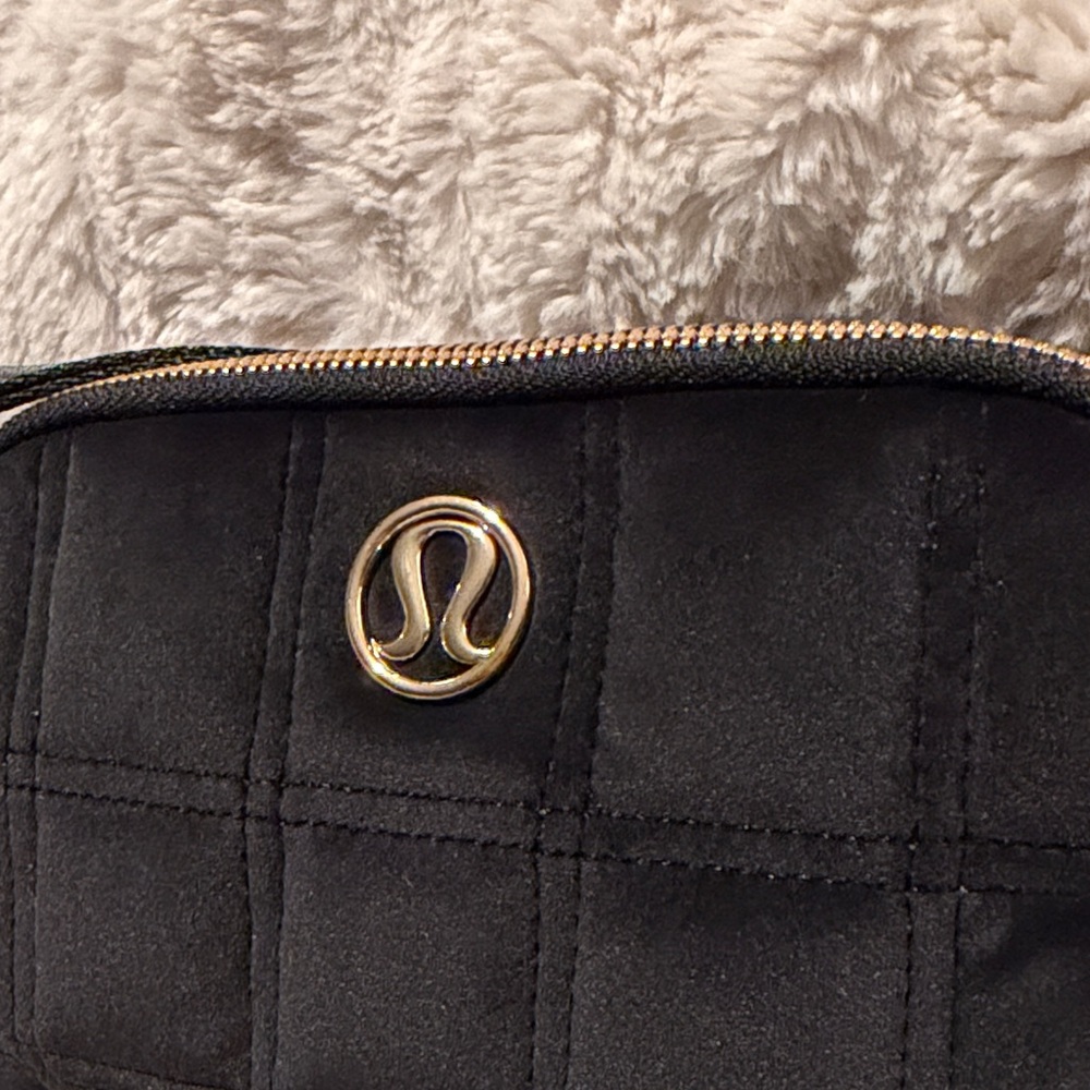 Lululemon Black Quilted Velour Everyday Belt Bag - Picture 2 of 7